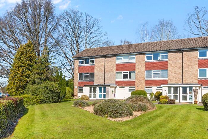 3 Bedroom Maisonette For Sale In York Close, Horsham, RH13