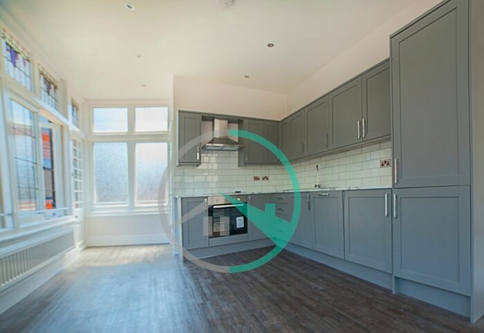 2 Bedroom Flat To Rent In High Street, Tonbridge, TN9