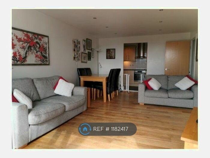 2 Bedroom Flat To Rent In Berglen Court, London, E14
