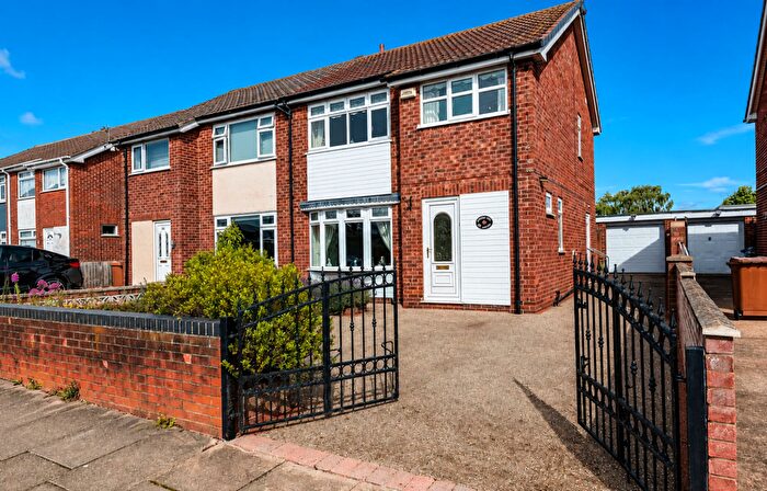 3 Bedroom Semi-Detached House For Sale In Glenfield Road, Grimsby, DN37