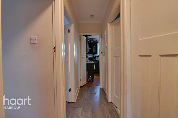 2 Bedroom Maisonette For Sale In Ivy Close, Harrow, HA2