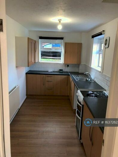 2 Bedroom Flat To Rent In Hazel Close, Salisbury, SP2