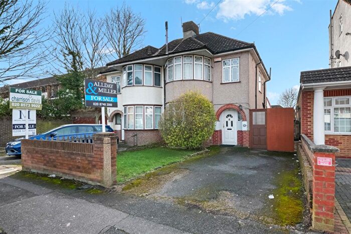 3 Bedroom Semi Detached House For Sale In Croyde Avenue, Hayes, UB3