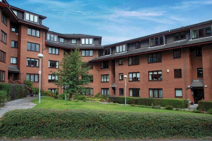 2 Bedroom Flat To Rent In Julian Court, Glasgow, G12
