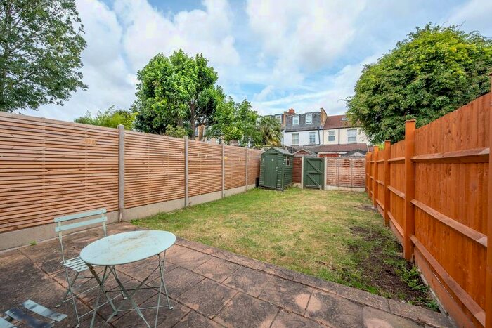 1 Bedroom Flat To Rent In Kohat Road, Wimbledon, London, SW19