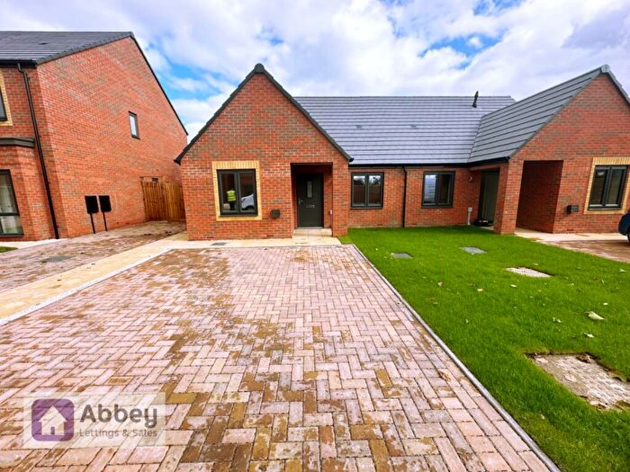 2 Bedroom Semi-Detached Bungalow To Rent In Paragon Road, Leicester, LE4