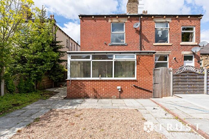 1 Bedroom End Of Terrace House For Sale In Clerk Green Street, Batley, WF17