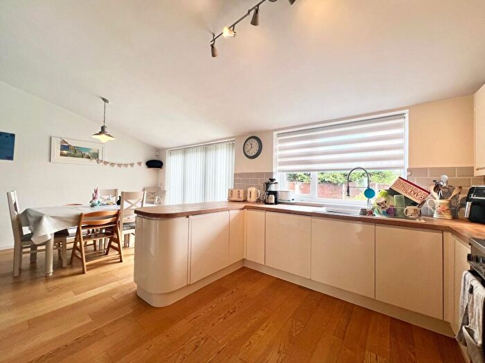 4 Bedroom Detached House To Rent In Charlecote Drive, Nottingham, NG8