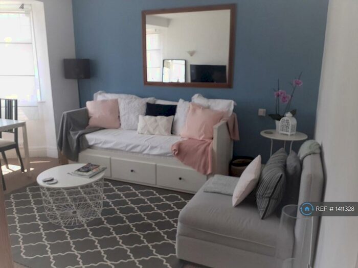 2 Bedroom Flat To Rent In Tithe Close, London, NW7