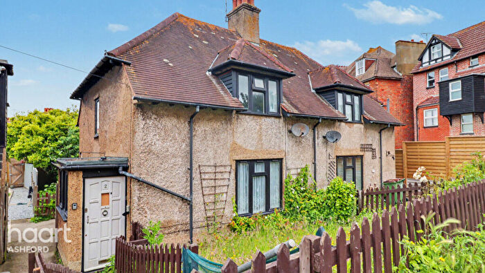 3 Bedroom Semi Detached House For Sale In The Durlocks, Folkestone, CT19