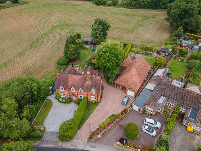 3 Bedroom Semi-Detached House For Sale In Aylesbury Road, Hockley Heath, Solihull, B94