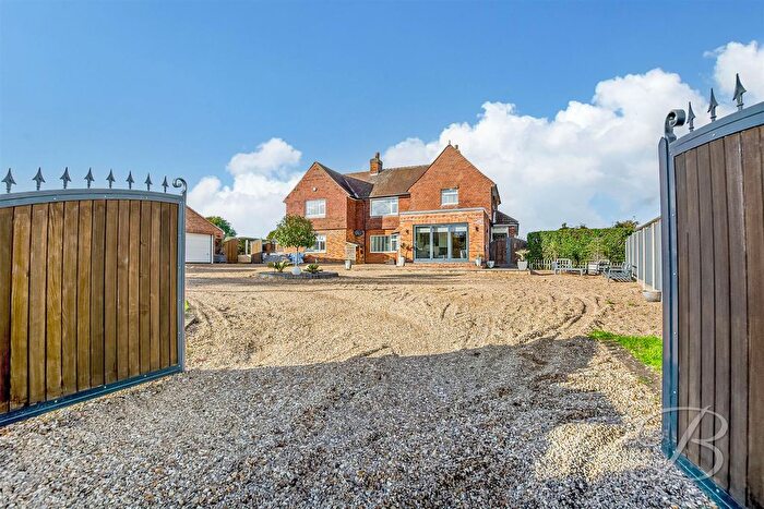 4 Bedroom Detached House For Sale In Mansfield Road, Edwinstowe, Mansfield, NG21