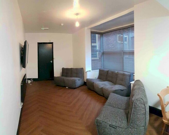 8 Bedroom Flat To Rent In Alexandra Road, Hull HU5