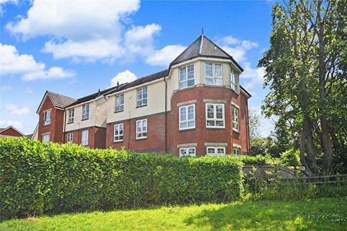 3 Bedroom Flat For Sale In Turnberry Gardens, Tingley, Wakefield, West Yorkshire, WF3