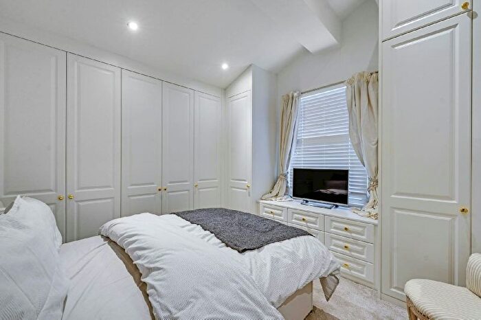 3 Bedroom Terraced House For Sale In Ashmount Road, London, N19
