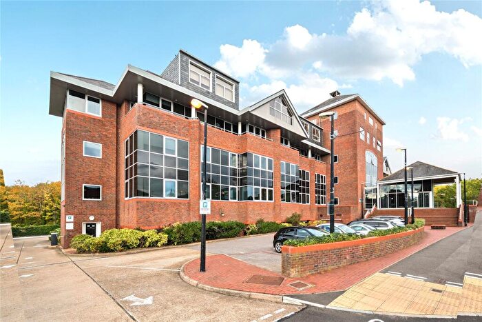 1 Bedroom Flat For Sale In Ladymead, Guildford, Surrey, GU1