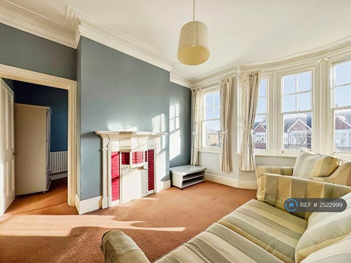 3 Bedroom Maisonette To Rent In Emmanuel Road, London, SW12