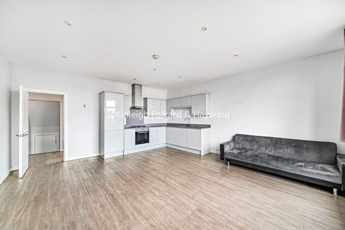 2 Bedroom Flat To Rent In Mitcham Road, Tooting, London, SW17