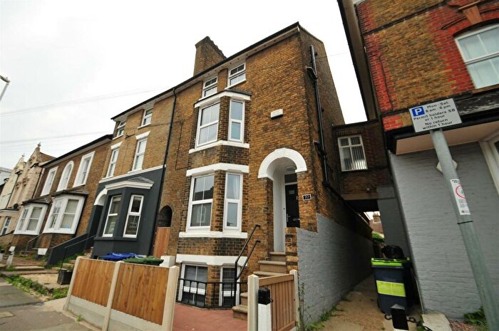 1 Bedroom Apartment To Rent In Park Road, Sittingbourne, Kent, ME10