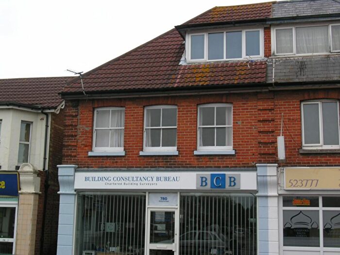 3 Bedroom Flat To Rent In Bedroom Flat In Moordown, BH9