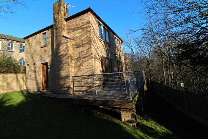 4 Bedroom Detached House To Rent In Hanson Lane, Huddersfield, HD1