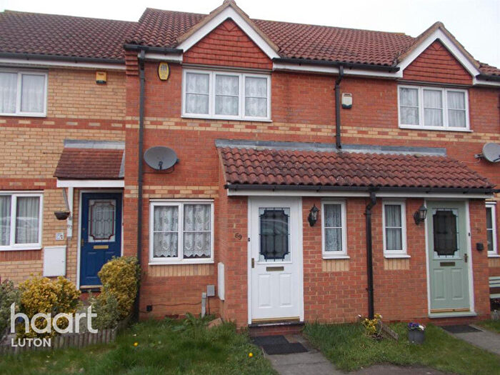 2 Bedroom Semi Detached House To Rent In Addington Way, Luton, LU4