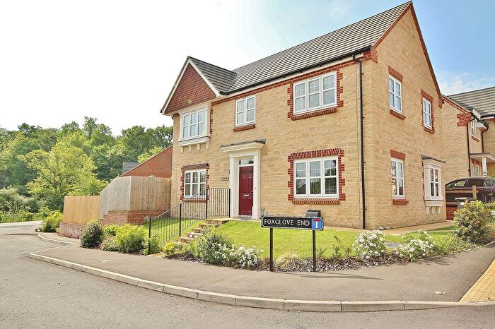 4 Bedroom Detached House For Sale In Foxglove End, North Leigh, OX29