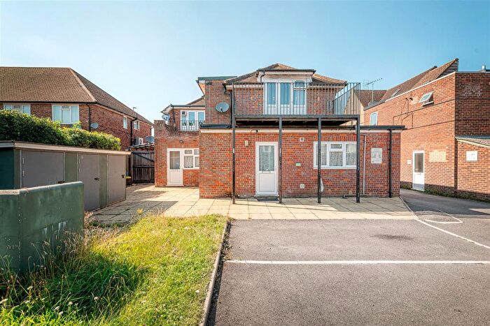 2 Bedroom Flat To Rent In Marlow Road, High Wycombe, HP11