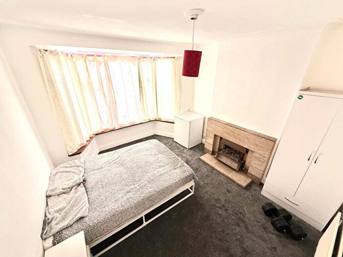 1 Bedroom Semi-Detached House To Rent In Cleveland Gardens, London, NW2