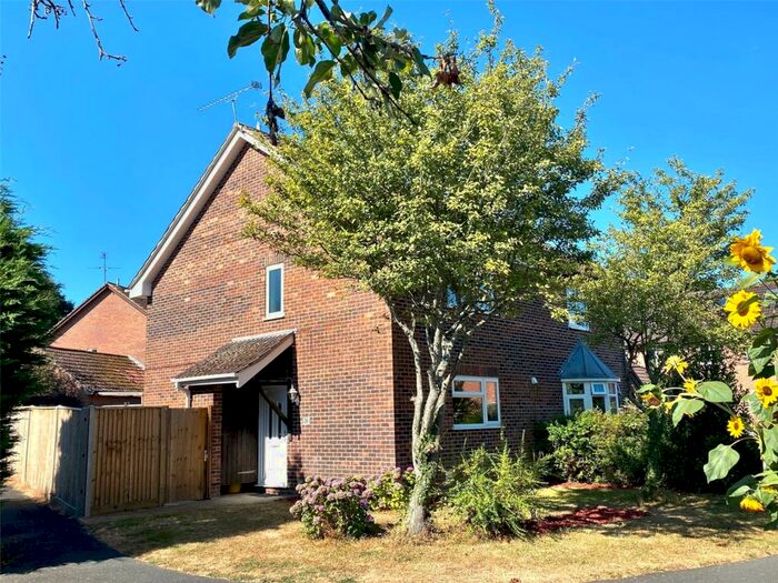 3 Bedroom Semi-Detached House To Rent In Launcelyn Close, North Baddesley, Southampton, Hampshire, SO52