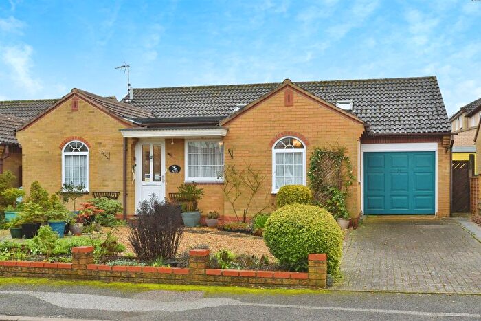 3 Bedroom Detached Bungalow For Sale In Lambourn Court, Emerson Valley, Milton Keynes, MK4