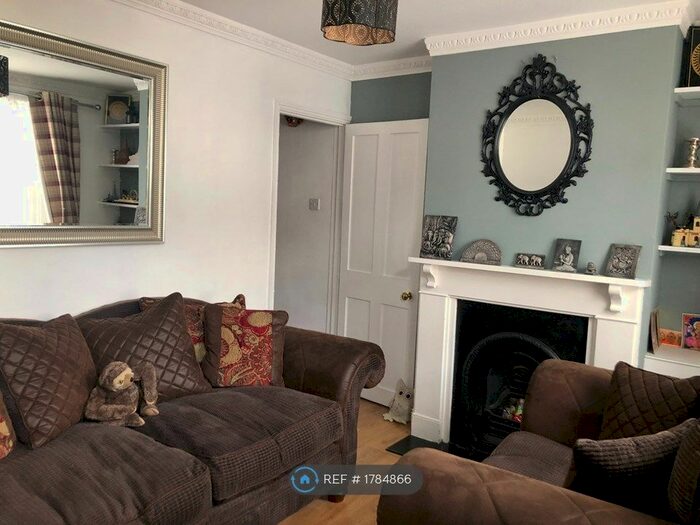 3 Bedroom Terraced House To Rent In Blenheim Gardens, Reading, RG1