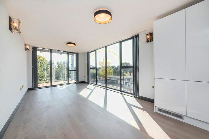 2 Bedroom Flat To Rent In Brondesbury Park, London, NW6