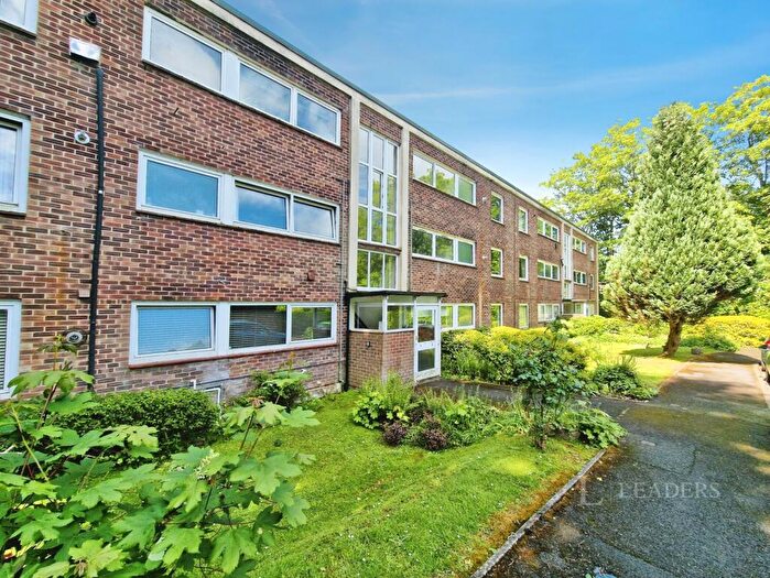 2 Bedroom Flat To Rent In Oakwood Close, Chandler's Ford, Eastleigh, SO53