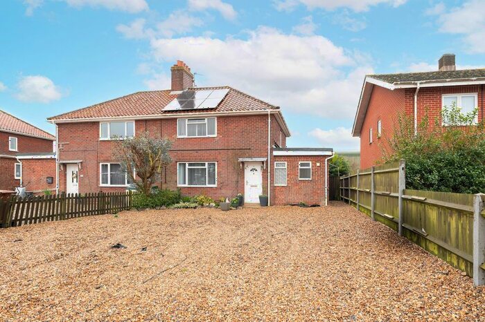 4 Bedroom Semi-Detached House For Sale In Lincoln Avenue, Hingham, Norwich, NR9