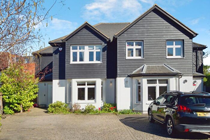 3 Bedroom Semi Detached House For Sale In Postern Green, Enfield, EN2