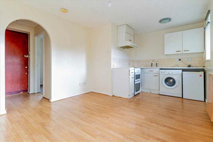 1 Bedroom Apartment To Rent In Woodpecker Way, Northampton, NN4