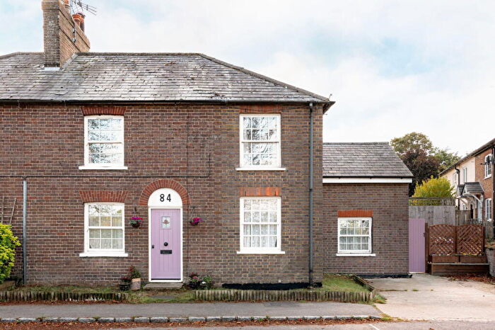 4 Bedroom Semi-Detached House For Sale In Vicarage Road, Pitstone, Buckinghamshire, LU7