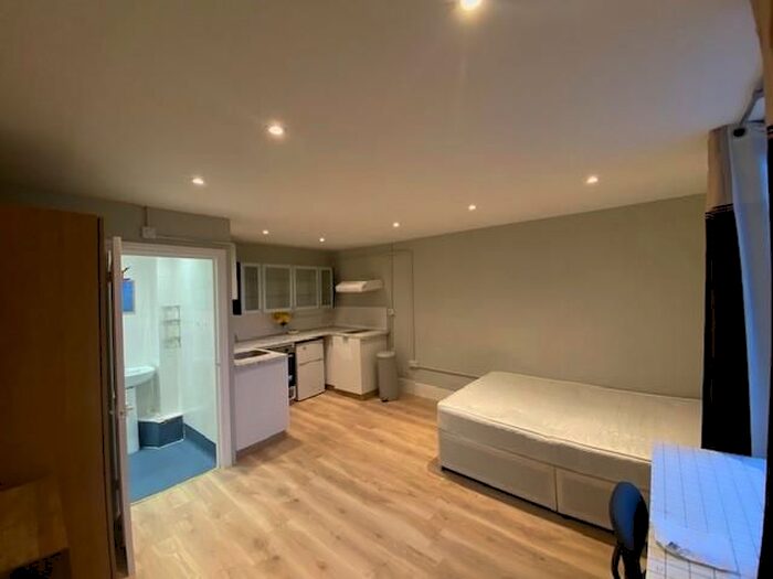 Studio To Rent In Courtfield Gardens, London, SW5