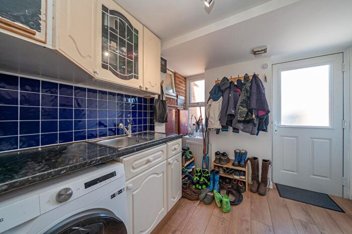 3 Bedroom Terraced House For Sale In Puffin Way, Aylesbury, Buckinghamshire, HP19