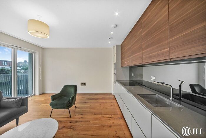 3 Bedroom Flat To Rent In Copperworks Wharf, London, E15
