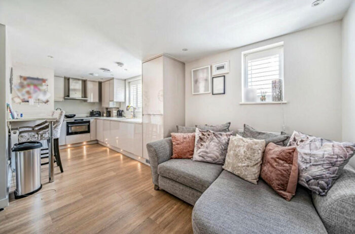 1 Bedroom Apartment For Sale In Ray Park Avenue, Maidenhead, SL6