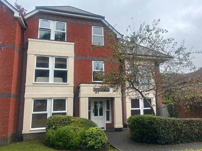 1 Bedroom Flat To Rent In School Lane, Egham, TW20