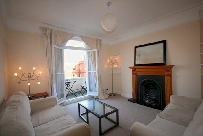 3 Bedroom Flat To Rent In Queen's Club Gardens, London, W14