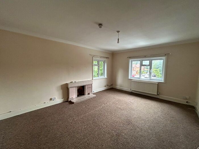 4 Bedroom Flat To Rent In Alder Road, Poole, BH12