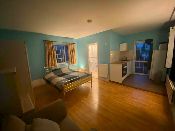 Apartment To Rent In Henley Road, Shillingford, OX10