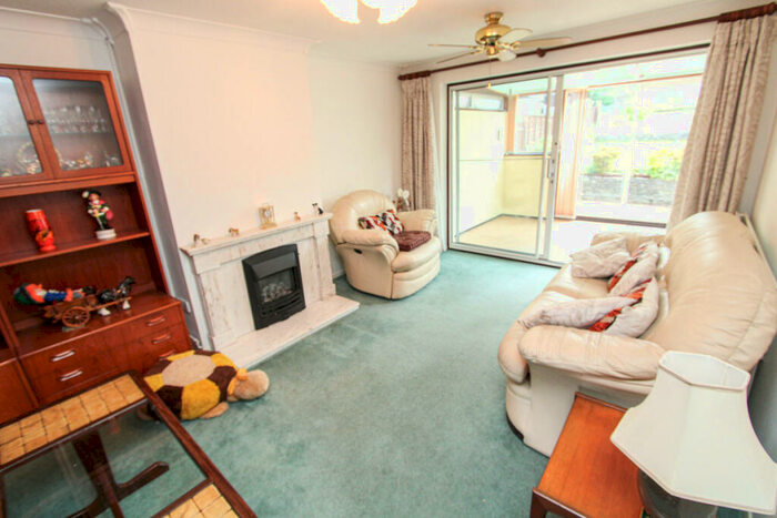 2 Bedroom Semi-Detached Bungalow For Sale In Beverley Heights, Southampton, SO18