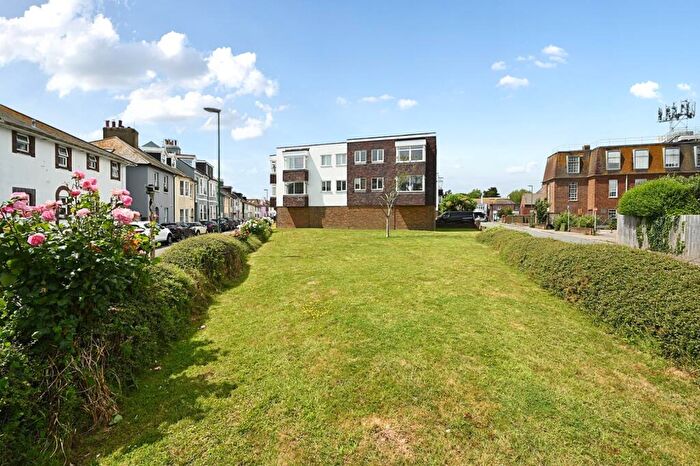 1 Bedroom Apartment For Sale In Swanborough Court, New Road, Shoreham, West Sussex, BN43