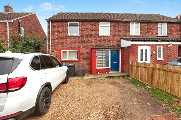 3 Bedroom Semi Detached House For Sale In Tennyson Road, Peterborough, PE1