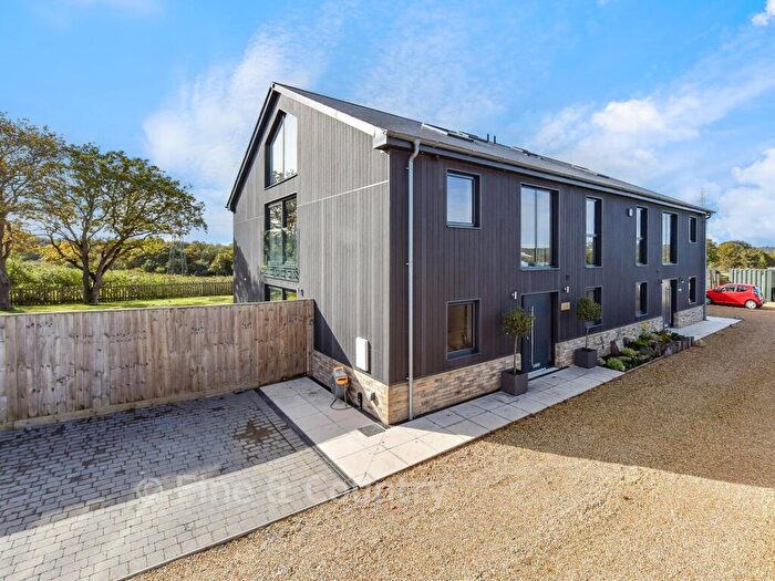 5 Bedroom Semi-Detached House For Sale In Oxbridge Close, Binfield, Newport, Isle Of Wight, PO30